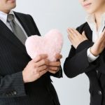 好きな人が重いと感じるアプローチ中の態度、ポイントと具体的な行為12選~嫌われないようにアプローチしたいなら、嫌がる態度できちんと引くこと!