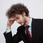 男性に聞いた!彼女が浮気していると疑う行動ランキング【サンジャポ】ベスト5と男性目線の解説