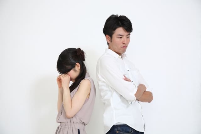 束縛する彼氏になる男性の特徴や態度 付き合う前に見抜く 嫉妬深い男性 とは 恋愛のすべて