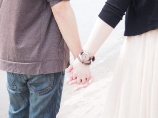 「付き合う前の手繋ぎ」はレッドカード？2026年のリアルな恋愛境界線と「チャラ男」認定の落とし穴