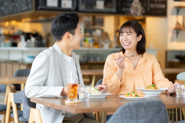 付き合ってないのに毎回奢ってくれる男性心理が気になる女性
